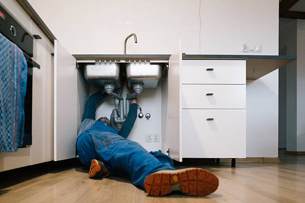 Professional Leak Detection technician working in Pierron, IL